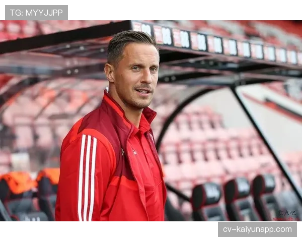 曼城青训学院与当地学校启动新合作计划，培养年轻球员学术素养