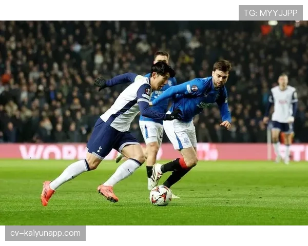 斯坦福桥主场响起“我们要欧战”歌声，切尔西球迷激励球队冲击欧联资格