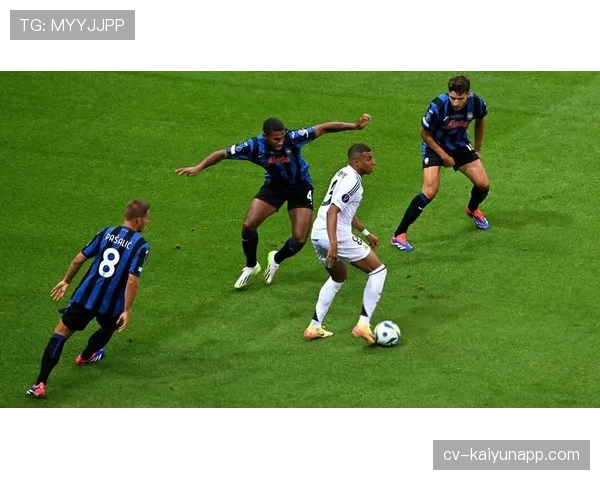 特写:在西甲举办的全球业余足球赛中,冠军奖品是欧冠决赛虚拟现场观赛权 特写:在西甲举办的全球业余足球赛中,冠军奖品是欧冠决赛虚拟现场观赛权